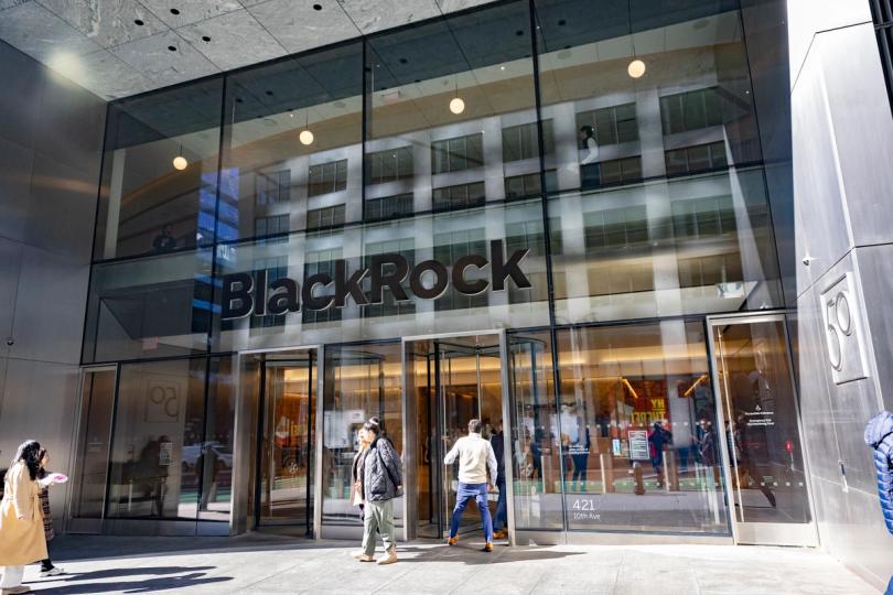 ¡Increíble! Los criptoactivos de BlackRock se desploman un 39% pese a 15 mil millones en ingresos netos