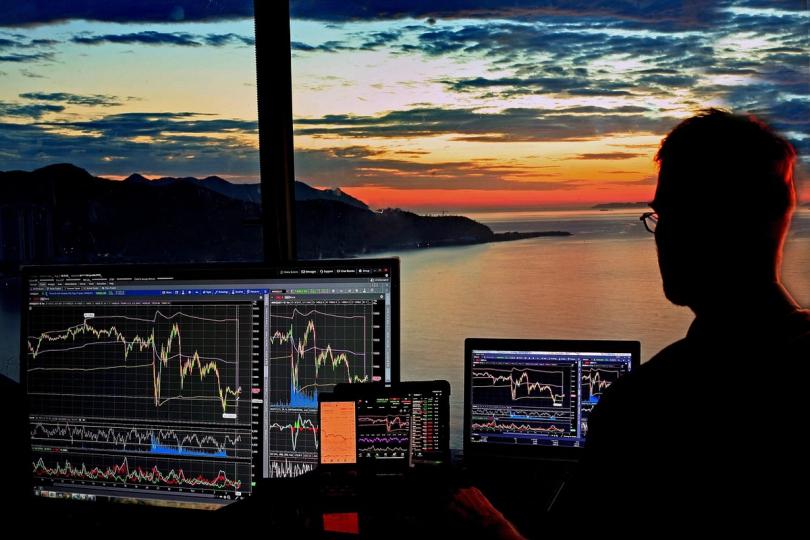 ¡Ether se desploma el doble que Bitcoin y HYPE cae un 10% mientras la guerra de chips se pone buena!