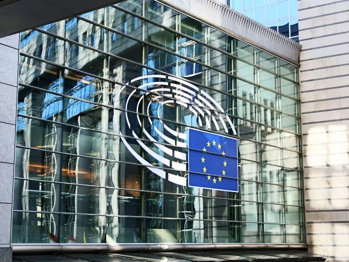 La UE quiere frenar a los inversores de a pie en la fiesta multimillonaria de los mercados de predicciones explosivas ¡No te lo vas a creer!