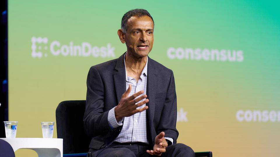 ¡Adiós pleitos! El jefe legal de Coinbase dice chau y otros se ponen a bailar cambios de puesto