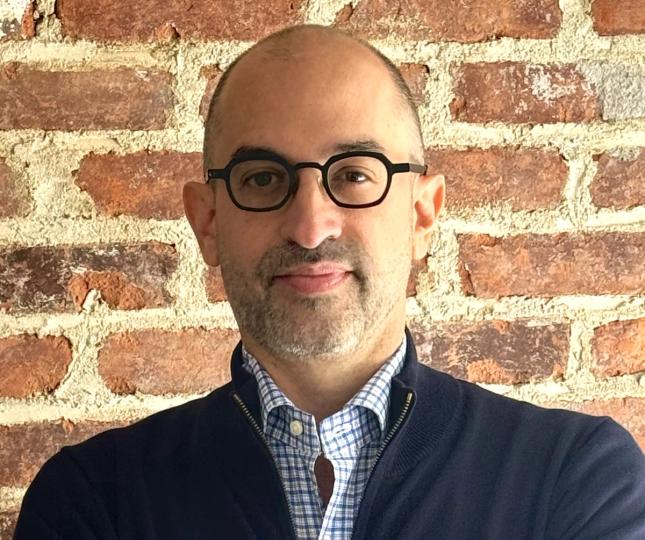 Tassat quiere que los bancos pequeños se suban al boom billonario de las stablecoins antes de que Wall Street los cierre la puerta ¡No te quedes afuera!