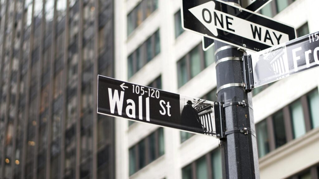 ¡Las criptomonedas domadas! El trading institucional alcanza un récord del 72% y Wall Street calma la montaña rusa crypto
