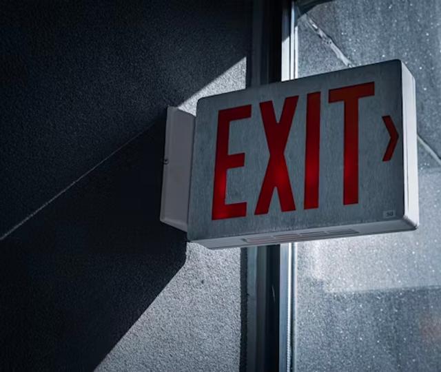 ¡XRP y HYPE brillan mientras los inversores abandonan los ETFs de Bitcoin y Ether!