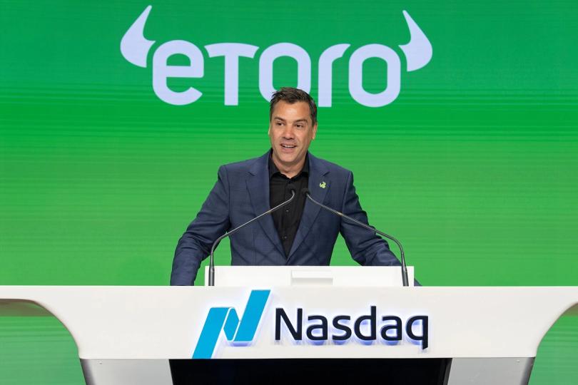 ¡EToro apuesta fuerte en Extended y desata la carrera loca de brokers en DeFi!