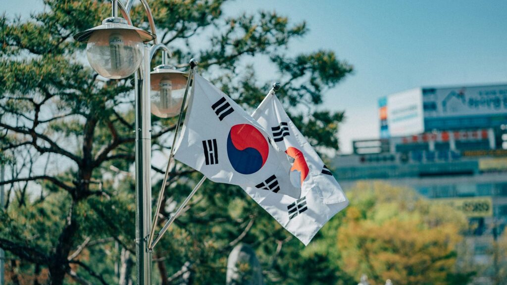 ¡Bitcoin se dispara cerca de los $64,000 mientras Corea sufre el hundimiento de chips y las criptos ni se inmutan!