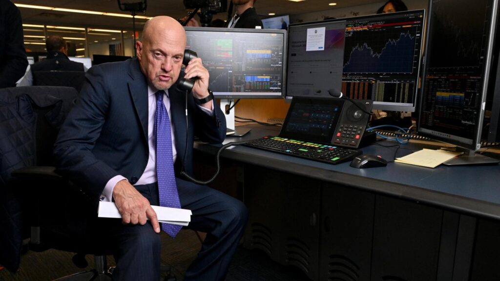 ¡Jim Cramer en modo pánico cuántico pero Bitcoin sigue imparable cerca de los 64,000 dólares!