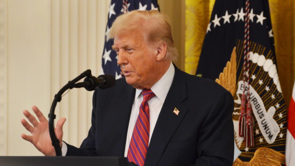 ¡Trump pierde millones! Sus bitcoins se derriten y ya valen 361 millones menos