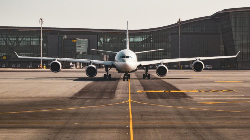 FlightAware abandona demanda a Kalshi por un nicho de mercado que, según datos, ¡nunca despegó!