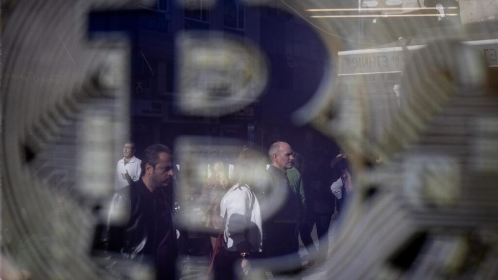 ¿Un millón de dólares por bitcoin? Este dato clave dice que vas a querer pensarlo dos veces