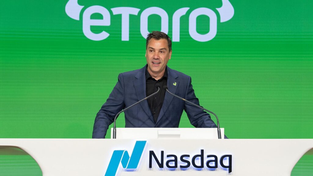 EToro sufre en criptos pero sorprende con ganancias que nadie esperaba ¡mira cómo lo logró!