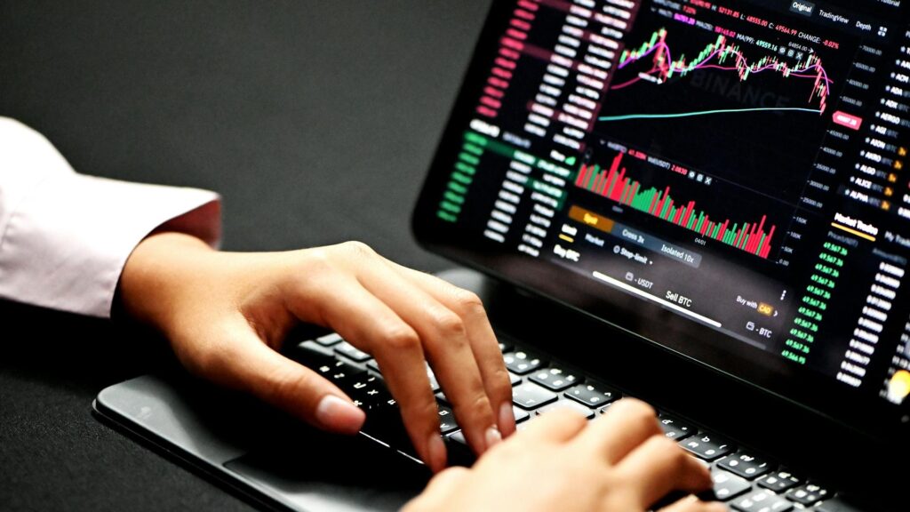 ¡Las acciones tokenizadas explotaron un 288% en julio y un solo token QQQ lo está petando!