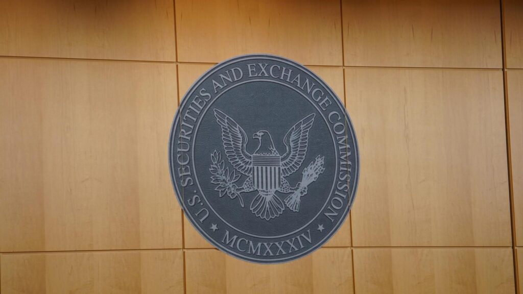 ¡La SEC entra en acción! Nasdaq y CME se pelean por las opciones de Bitcoin y el drama apenas comienza