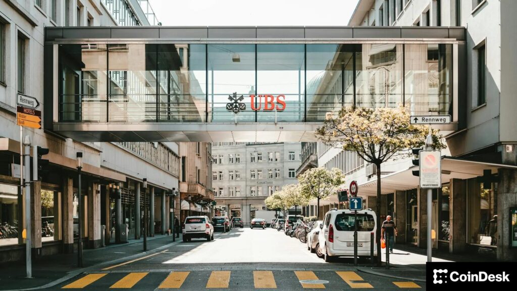 ¡El mega banco suizo UBS apuesta fuerte y multiplica por 24 su exposición a Bitcoin con opciones ETF!