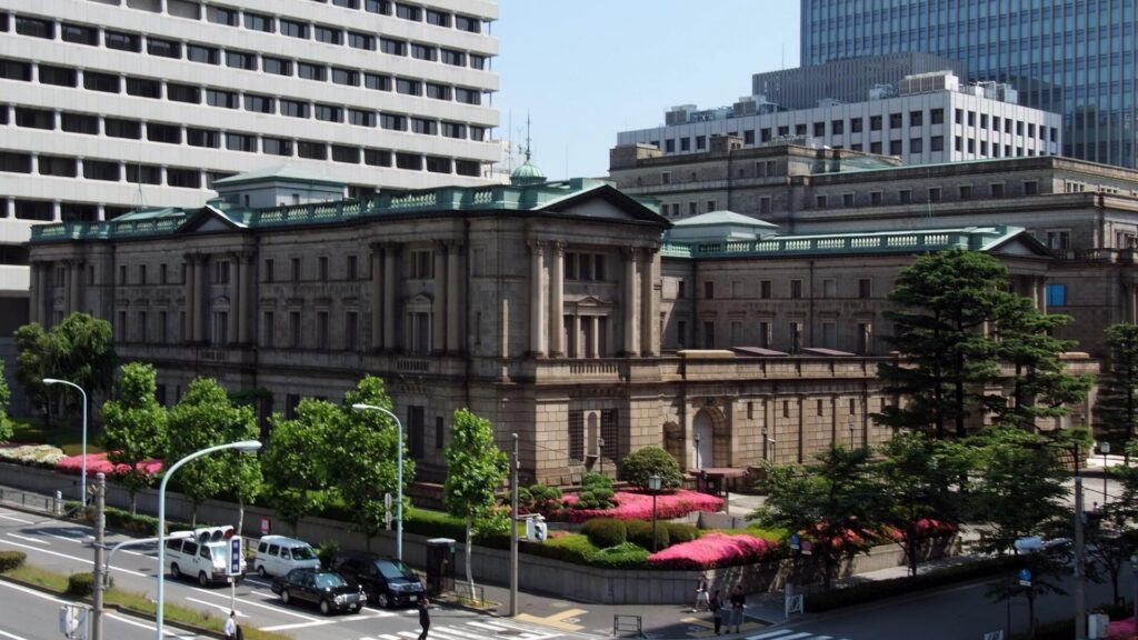 ¡Alerta financiera! El Banco de Japón sube las tasas y el Bitcoin se dispara por encima de los 77,000 dólares