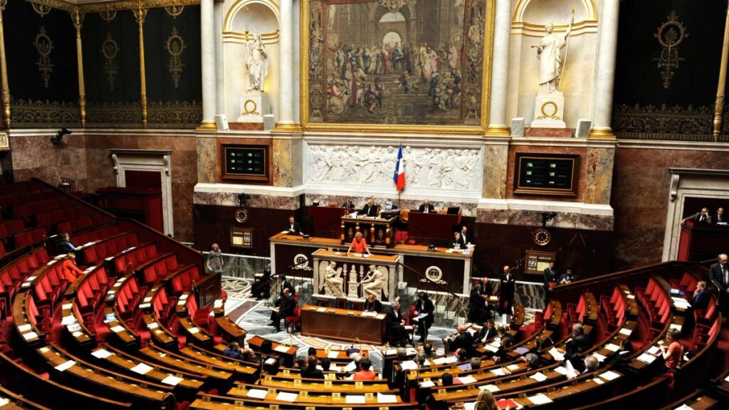 ¡Alerta en Francia! Nuevo impuesto a stablecoins podría mandar a los cripto traders directo al extranjero