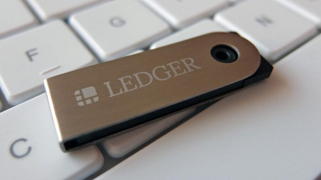 ¡Alerta máxima! El chip espía en dispositivos CryptoBilis de Ledger roba tus claves por la red móvil
