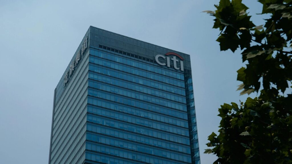 ¡Citigroup dispara su meta de Bitcoin a 113,000 dólares en 12 meses mientras los ETFs vuelven con todo!
