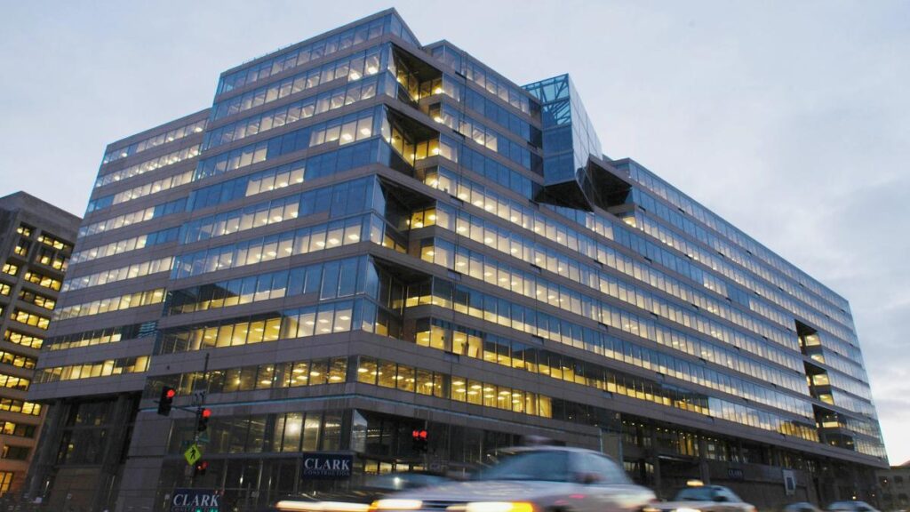 IMF descubre que las acciones tokenizadas están de moda pero el mercado sigue una montaña rusa sin frenos